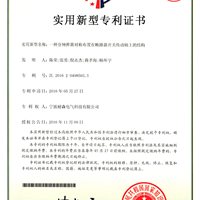 一种分闸弹管对称布置在断路器开关传动轴上的结构