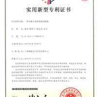 一种夹板式双弹簧操动机构