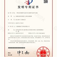 一种全封闭操作空及具有该操作空的开关柜